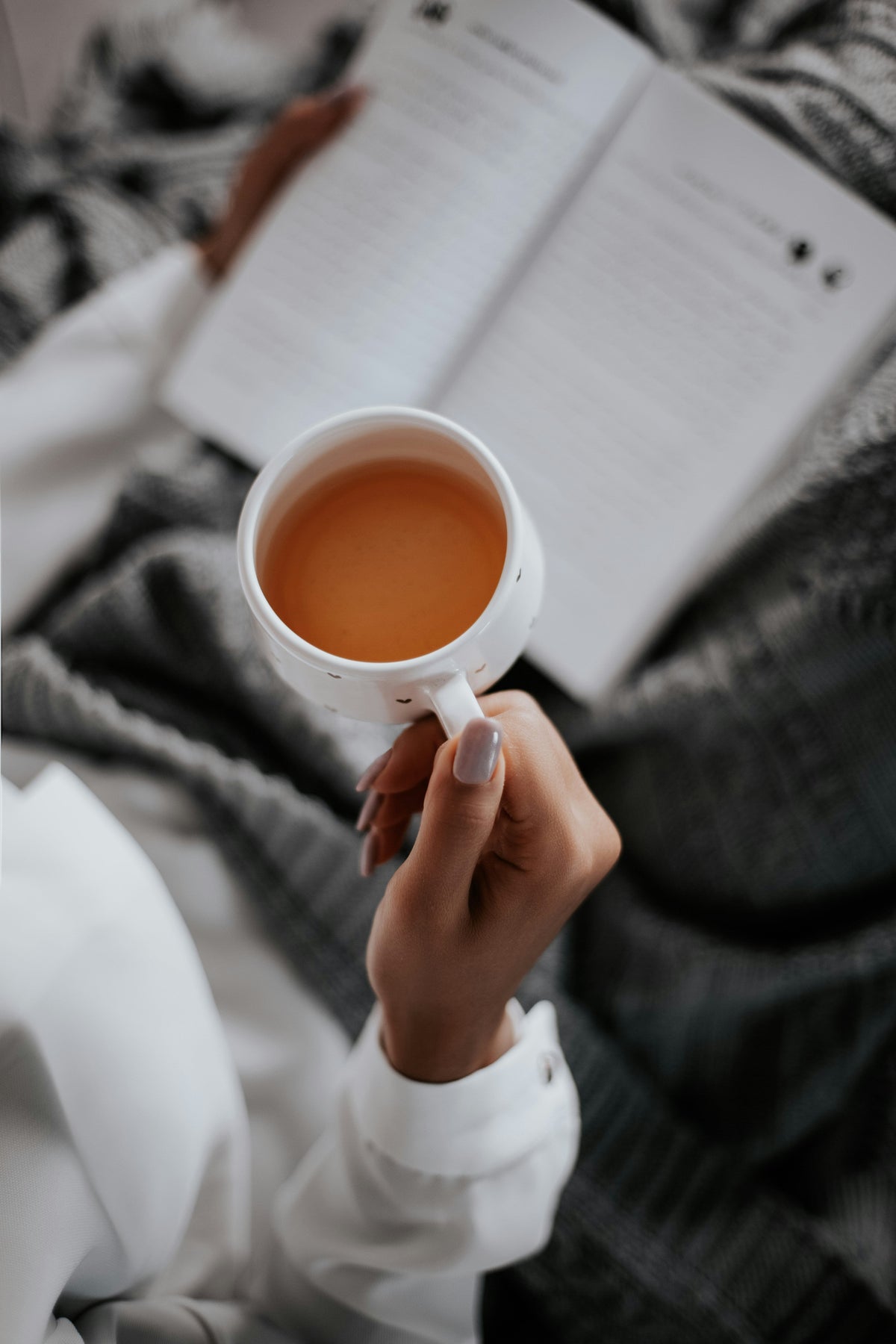 reading a book and drinking everlastea tea